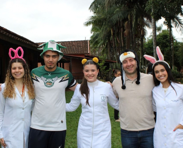 Representantes da Univ�s participam da Semana da Crian�a no Centro Educacional Reis Magos